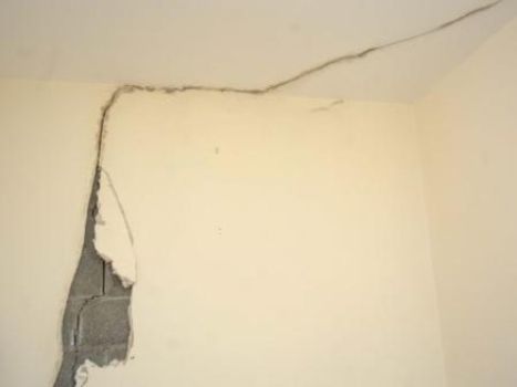 Why Do Cracks Appear In Walls And Ceilings Why Dowhy Do